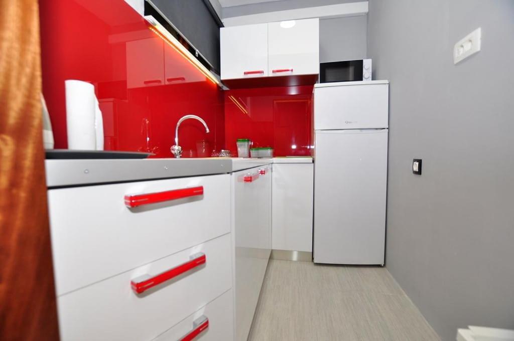 Apartments Gabi Omis Exterior photo