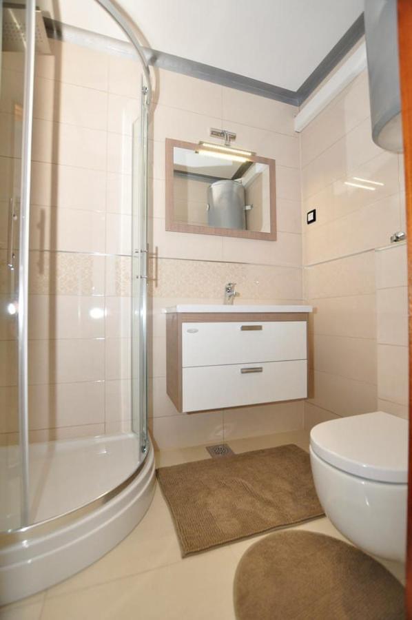 Apartments Gabi Omis Exterior photo