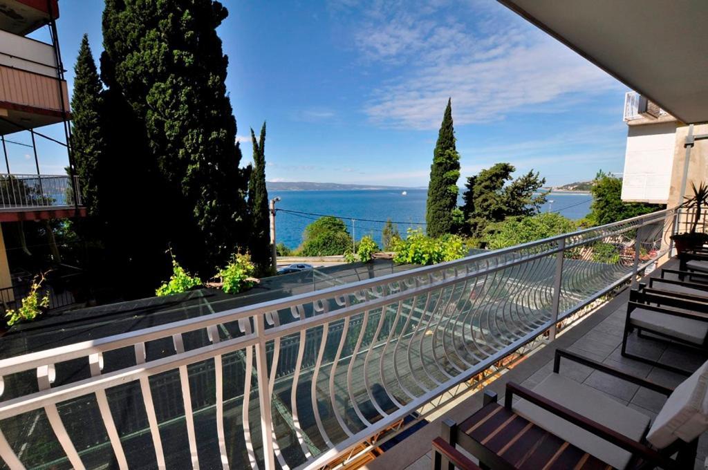 Apartments Gabi Omis Exterior photo