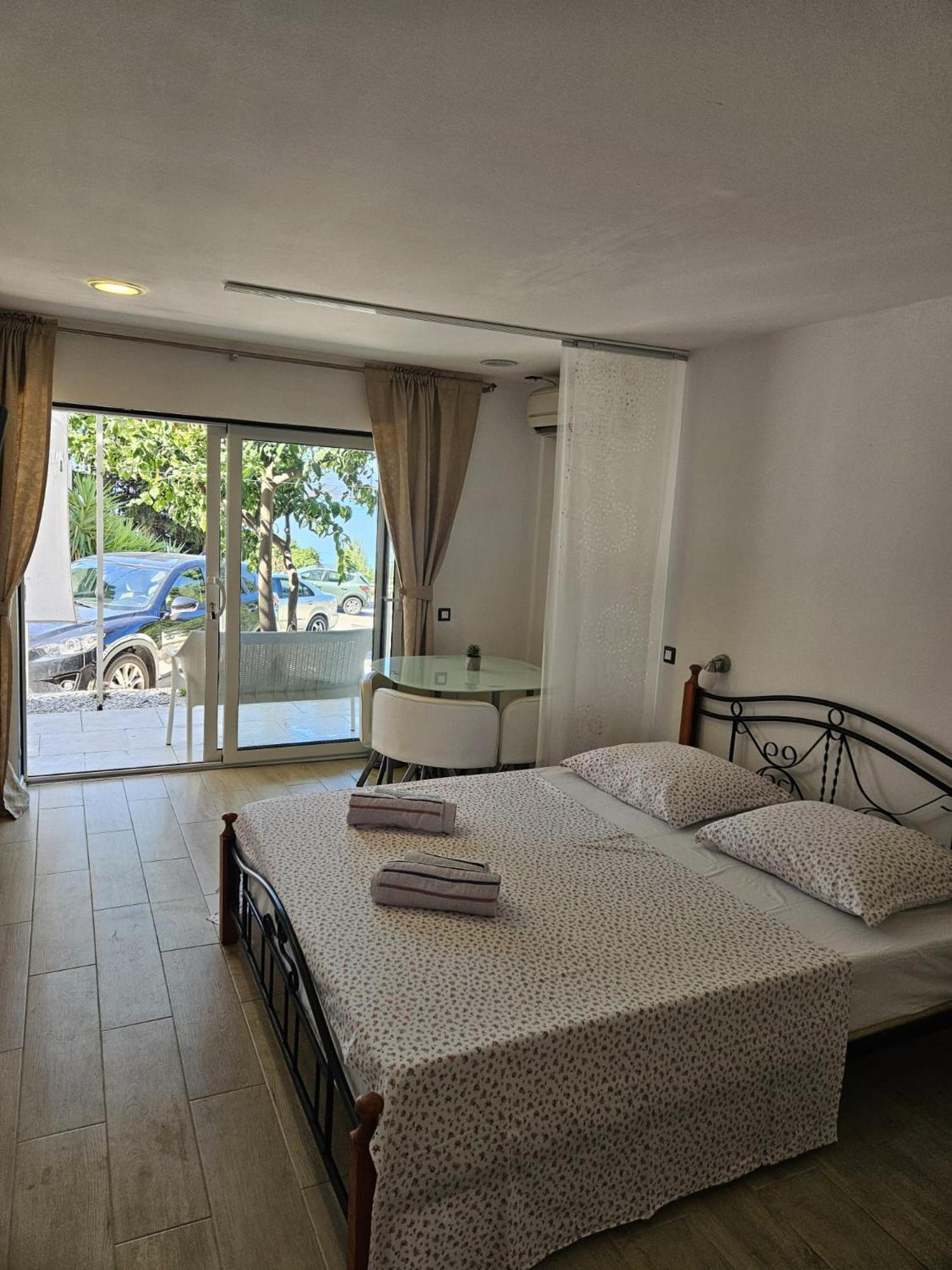 Apartments Gabi Omis Exterior photo