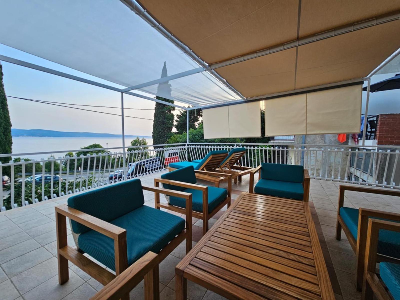 Apartments Gabi Omis Exterior photo